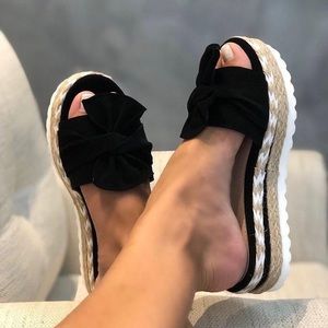 US 10 Black sandals